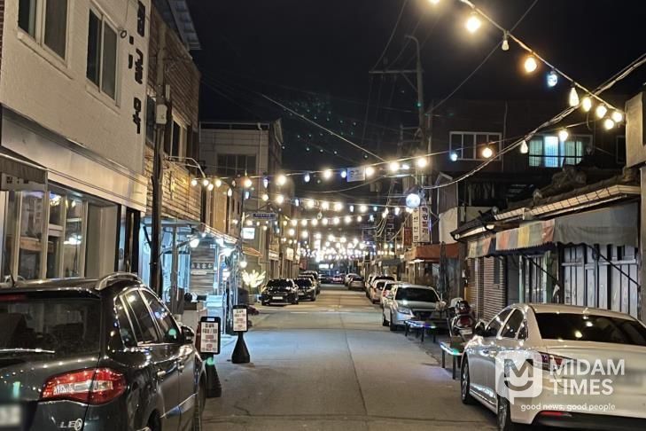 학사골목 사진(야경)