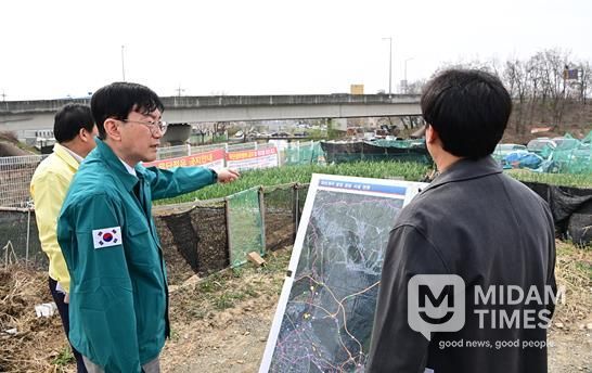 대구 동구청은 지난 30일, 하천·계곡 주변 불법 점용시설에 대한 점검과 관리를 위해 현장점검을 실시했다.