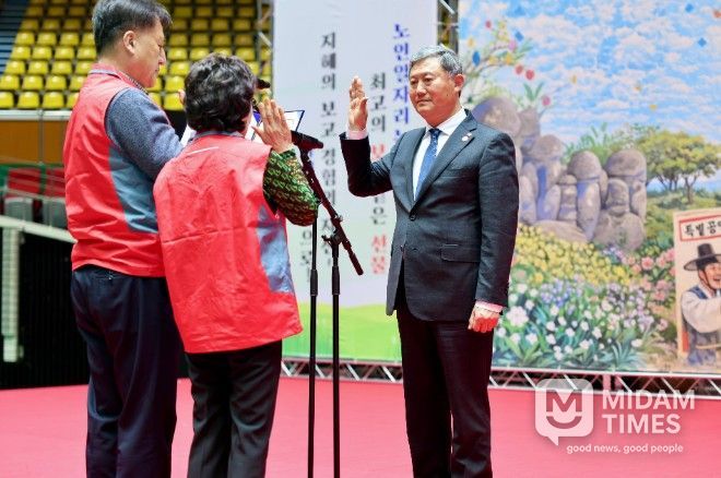 노인일자리 참여자 발대식 참석한 김완근 제주시장