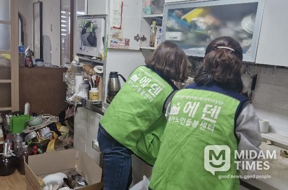 2026년 4월 1일_달성군, 고립 가구 묵은 짐 치우고 '일상' 선물 사진(3월 24일 주거 정비 중인 현장.)