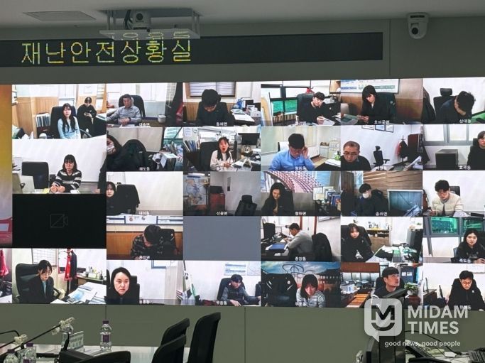 포항시는 1일 시청 재난안전상황실에서 구청 및 29개 읍면동 안전 담당자들이 참석한 가운데 ‘봄철 산불 예방을 위한 현장 대응 소통 회의’를 개최했다.