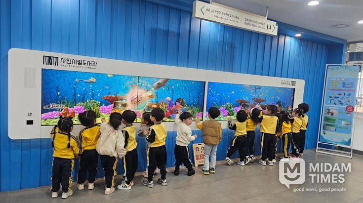 “ 책과 친해지는 첫걸음 ” 사천시립도서관 견학 프로그램 운영