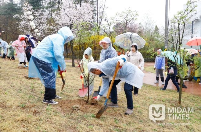 ‘금강소나무 식목행사’ 개최