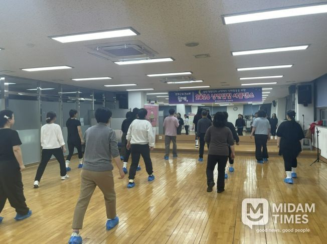 봉화군보건소 ‘낭만달빛 셔플댄스’로 직장인 건강 잡는다!