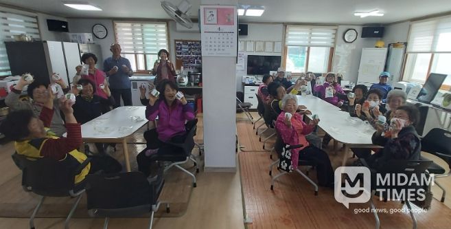 거제시치매안심센터, 치매안심마을-환자도 가족도 지역주민이 보듬어요