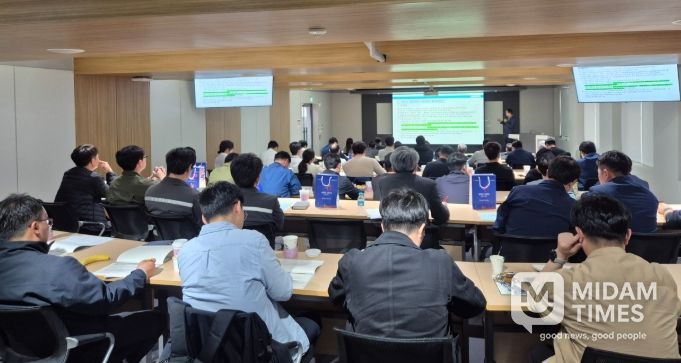 경주시는 3일 동국대학교 WISE캠퍼스에서 지역 기업 인사노무 담당자들을 대상으로 노동법 교육을 실시했다