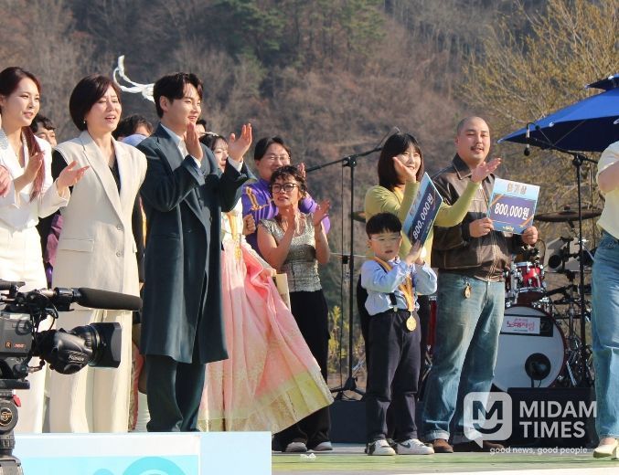 가수 박서진, ‘KBS 전국노래자랑’ 인연 계기 ‘기부’ - 박서진-양지호