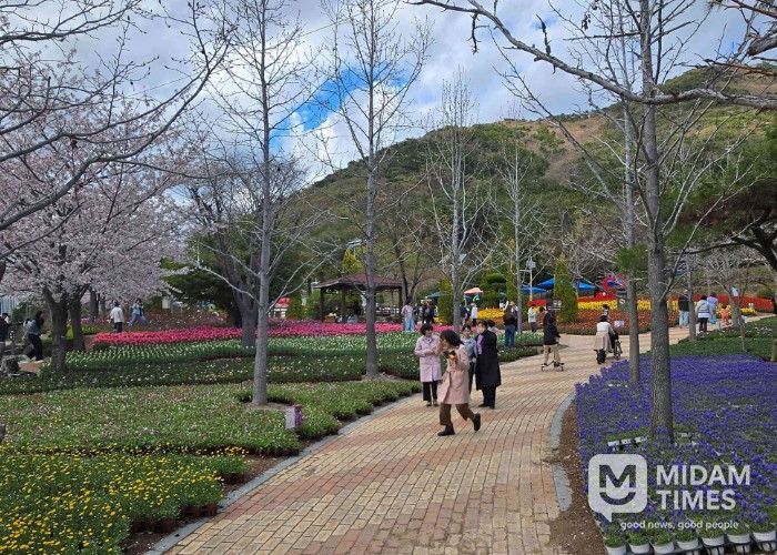 독봉산웰빙공원, 수만 송이 봄꽃전시 한창