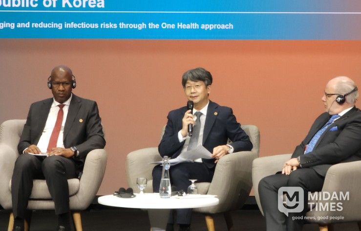 임승관 질병관리청장이 원헬스 정상회의 장관급 패널토의에서 패널 참여 및 발언하는 중이다.