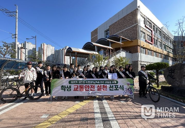 학생자치회“안전모 필수, 전동 킥보드 무면허 운전 금지”