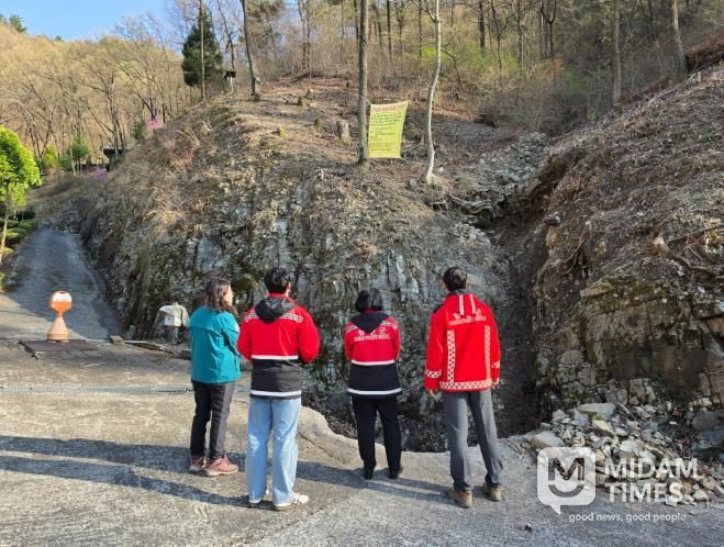 함안군, 해빙기 산사태취약지역 안전관리 총력_산사태 취약지역 점검 사진