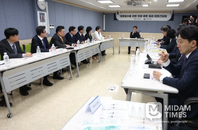 김민석 국무총리가 10일 영등포구 한강성심병원에서 열린 의료필수품 관련 현장 애로 점검 합동간담회에서 발언을 하고 있다.(국무조정실)