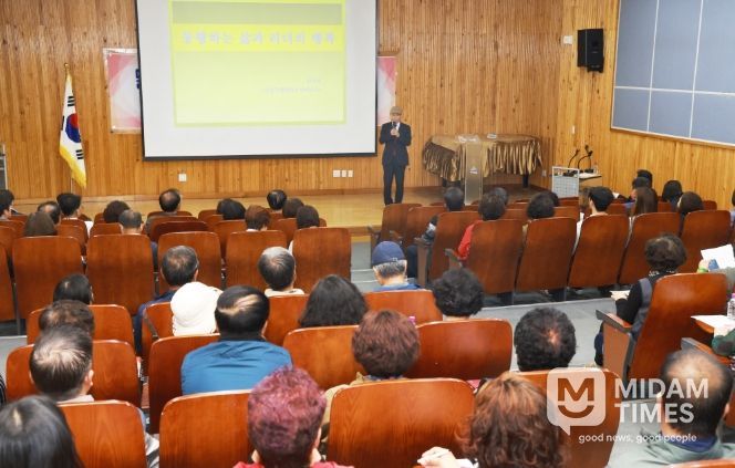 읍면동지역사회보장협의체 위원 및 업무 담당자를 대상으로 2026년 읍면동지역사회보장협의체 역량강화 교육이 진행 중이다.