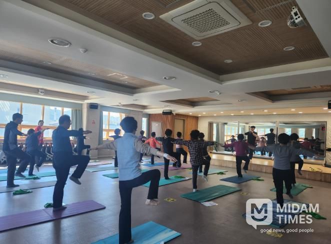 함안군건강생활지원센터, 농업인 근력강화 운동 프로그램 운영_근력강화 운동 프로그램 운영사진