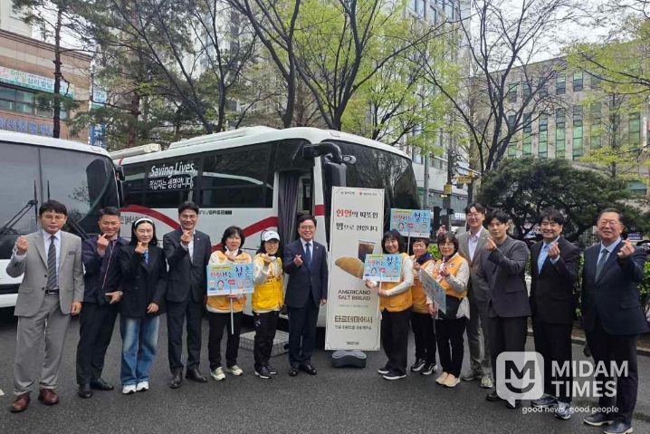단체 사진(왼쪽에서 일곱 번째 진교훈 강서구청장)